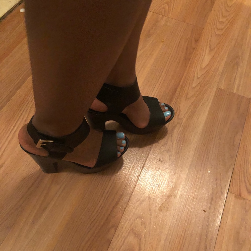Shoes - Picture 2 of 3
